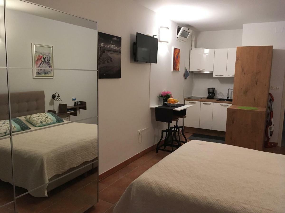 Goga Apartments พูลา ภายนอก รูปภาพ